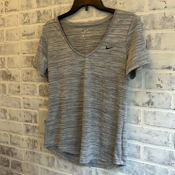 Nike Dri Fit Women’s Shirt V-Neck Short Sleeve Tee Heathered Gray Swoosh Size Sm - Picture 2 of 6